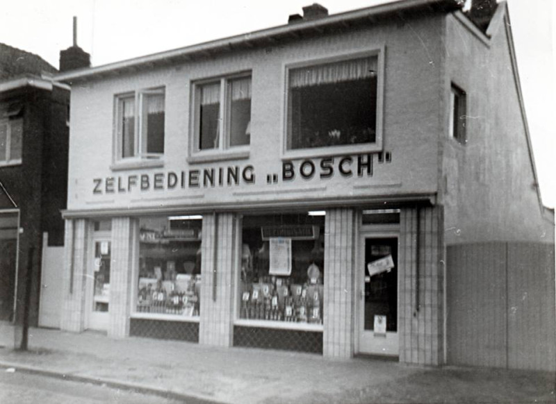 Binnenweg 26-28 later Lasonderstraat 26-28 zelfbediening Bosch.jpg