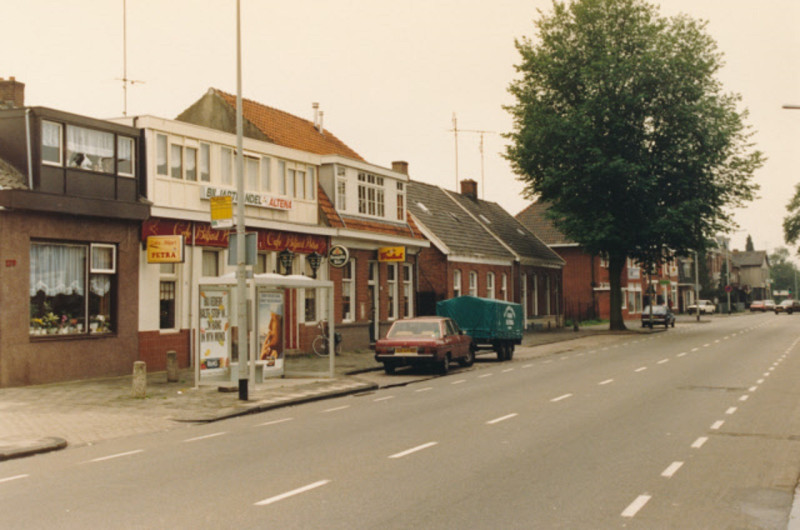 Haaksbergerstraat 283-285 Café biljart Petra met café biljarthandel Altena. augustus 1987.jpeg