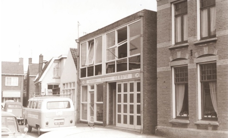 Soendastraat 64 woningen en schoonmaakbedrijf CEMSTO 1967.jpg