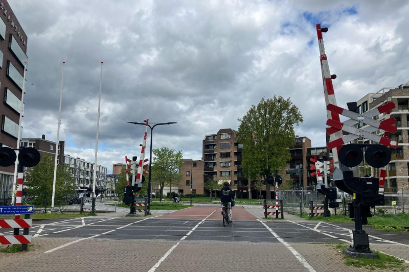 Hengelosestraat hoek Molenstraat spoorwegovergang.jpeg