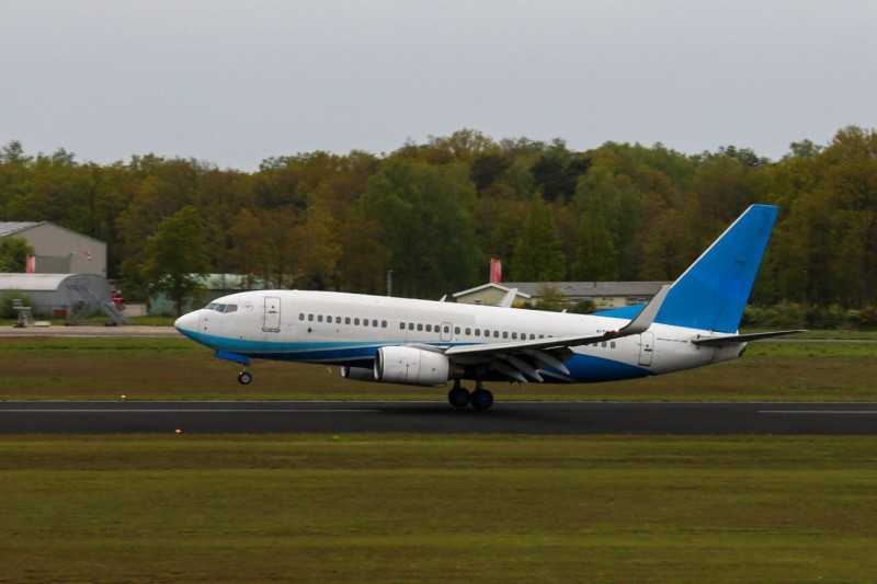 De Boeing 737-700 landde donderdagavond op Twente Airport 25-4-2024.jpg