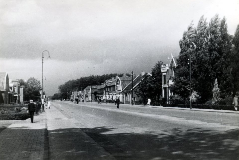 Hengelosestraat 242-244 ter hoogte van pand met zonnewijzer jaren 50.jpg