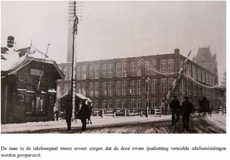 Haaksbergerstraat 103 spoorwegovergan politiepost Janninkfabriek winter 1928-1929.jpg