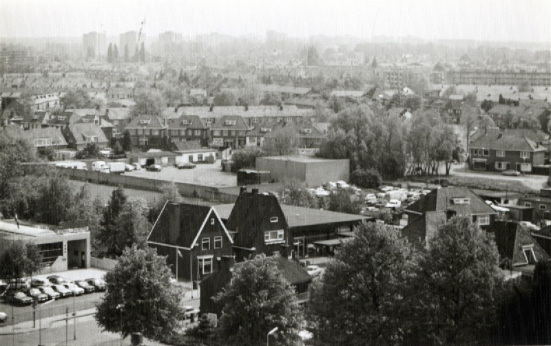 Wethouder Nijhuisstraat 21 zicht op Garage Lenderink 1967.jpg