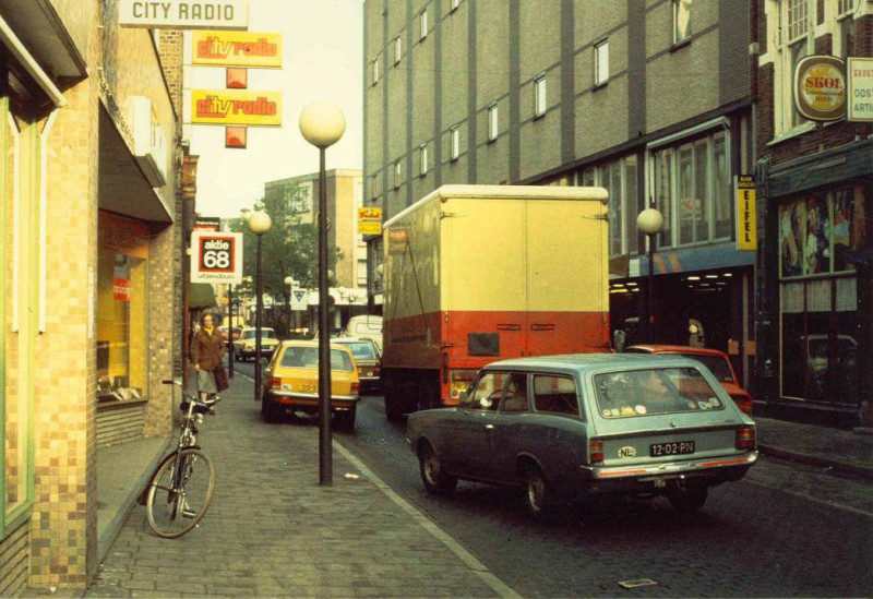 Haaksbergerstraat 26-30 City Radio kruispunt De Graaff 1978.jpg