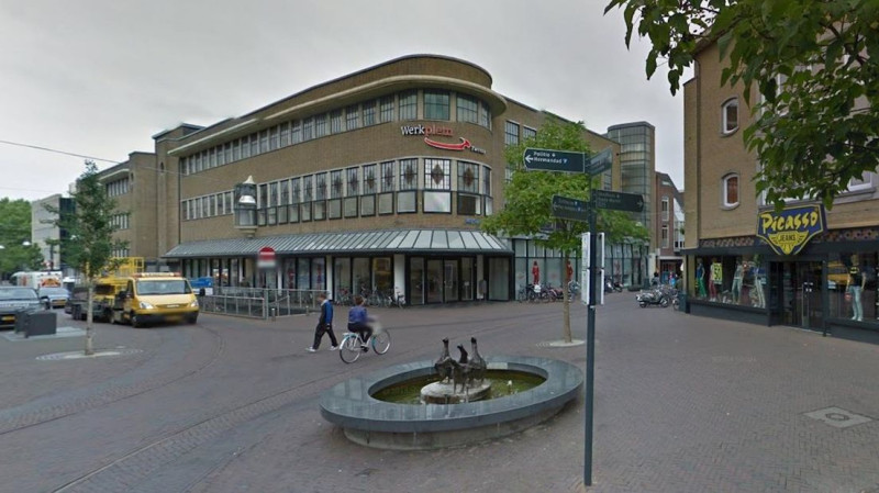 Korte Hengelosestraat 1 hoek Brammelerstraat 2-8 Intersport opent winkel in oude V&D pand later  pand o.m. UWV werkplein.jpg