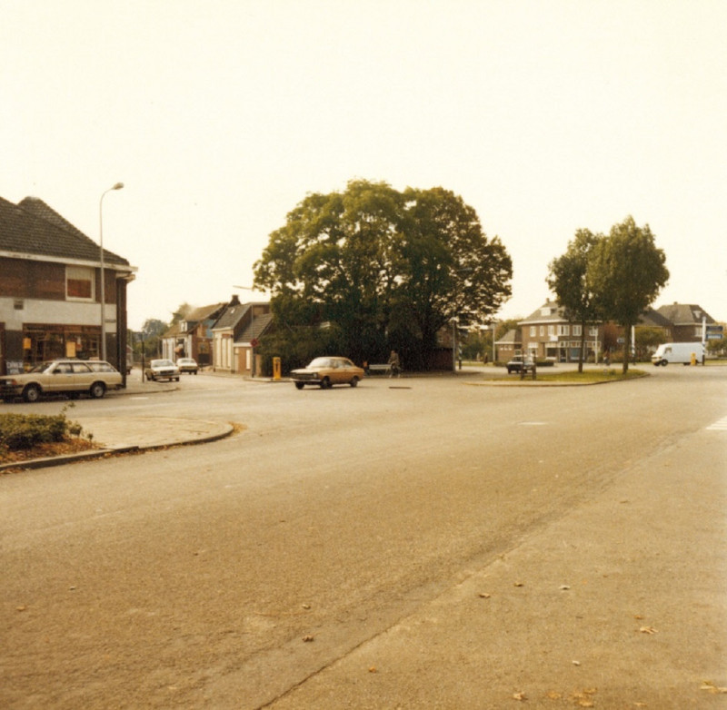 Laaressingel 38 links Hoek Minkmaatstraat en rechts Schouwinkstraat 6-10-1981.jpg