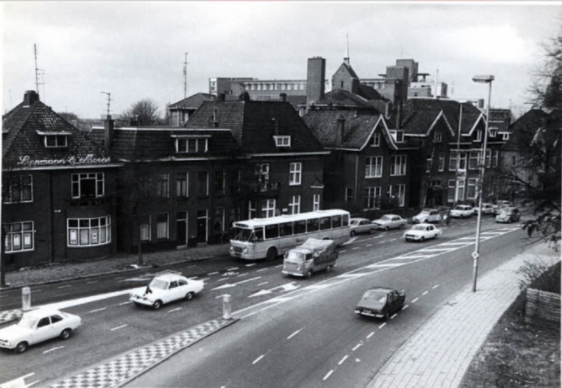 Ripperdastraat 1 pand van Lippmann & Moens, Makelaars in Assurantien. 20-3-1975.jpg