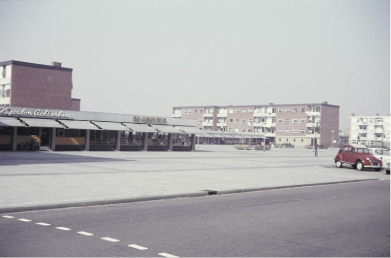 Burgemeester van Veenlaan 118 Winkelcentrum Boswinkel. Kapsalon Achterberg. Co-op, De Gruyter.jpg