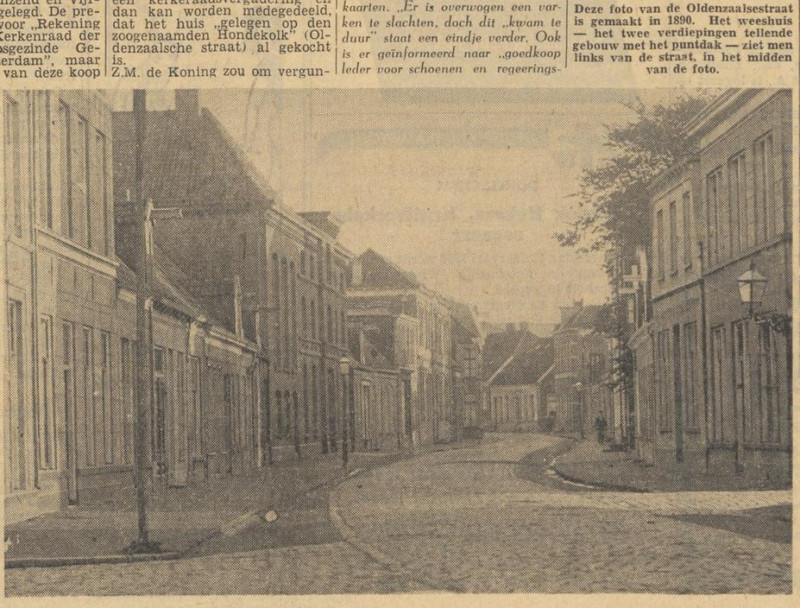 Oldenzaalsestraat 51 links Weeshuis foto 1890 krantenfoto Tubantia 22-2-1958.jpg