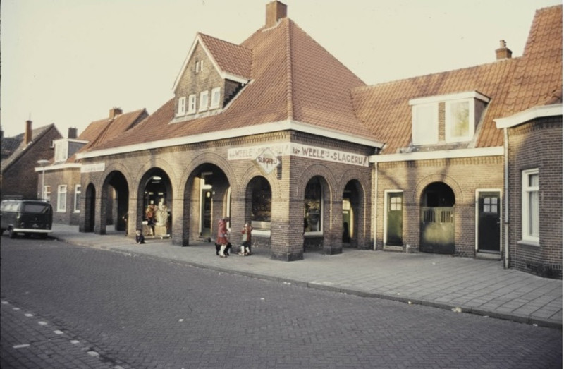 Spinnerstraat 10 Ter Weele slagerij in de wijk Pathmos. jaren 70.jpg