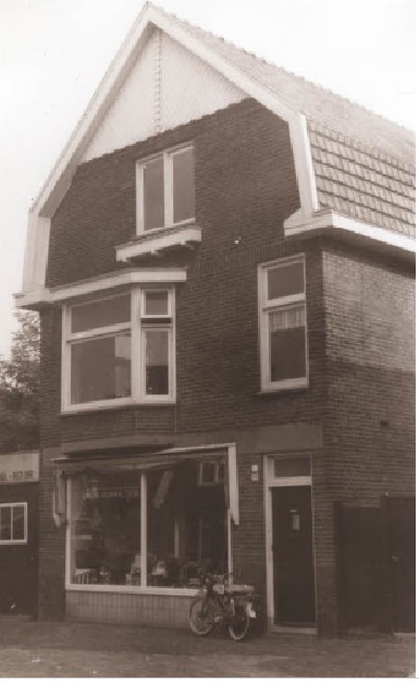 Steenweg 58  fietsenwinkel Sanders 1967.jpg