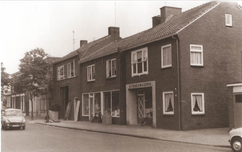 Spelbergsweg 14-16  schoenmakerij en winkel J. Houdel. 1967.jpg