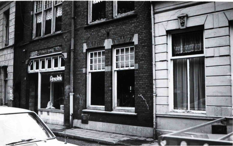 Zuiderhagen 5  Gevel winkel textielhandel Amelink 1978.jpg