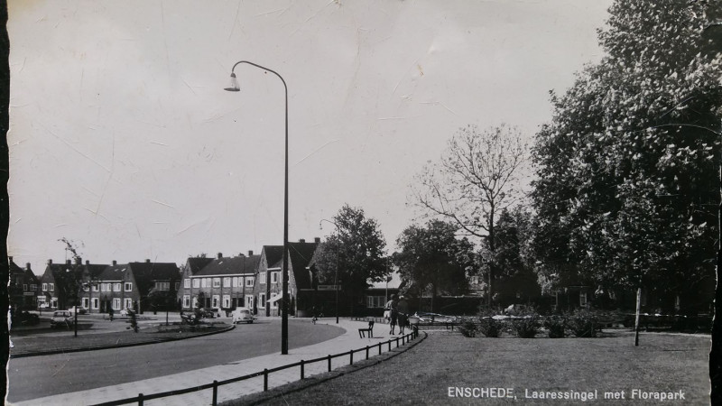 Laaressingel 153 hoek Floraparkstraat rechts met Florapark.jpg