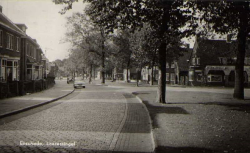 Laaressingel 121 hoek Asterstraat rechts 1964.jpg