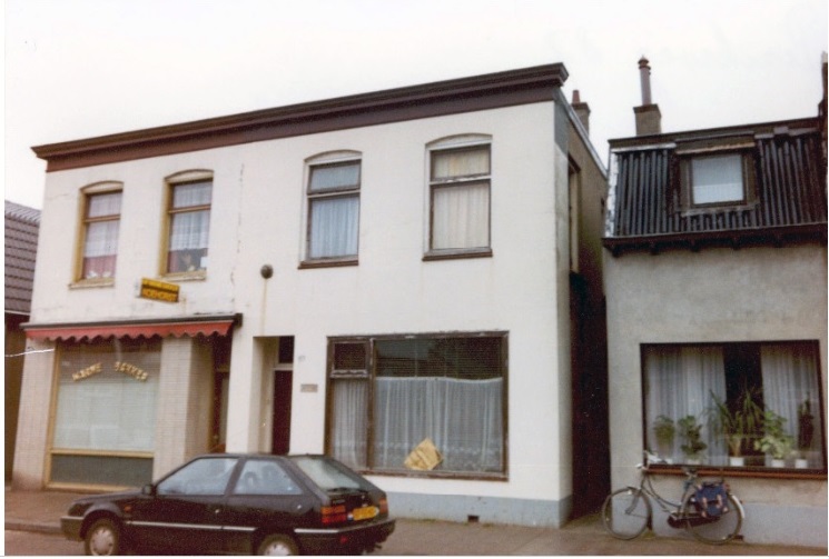 Perikweg 85-87 Vooraanzicht twee onder een kap 1991.jpg