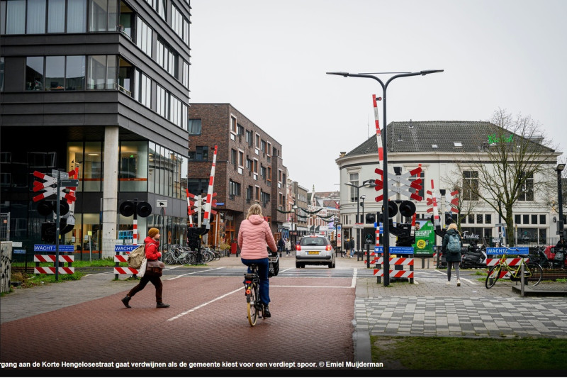 Hengelosestraat spoorwegovergang.jpg