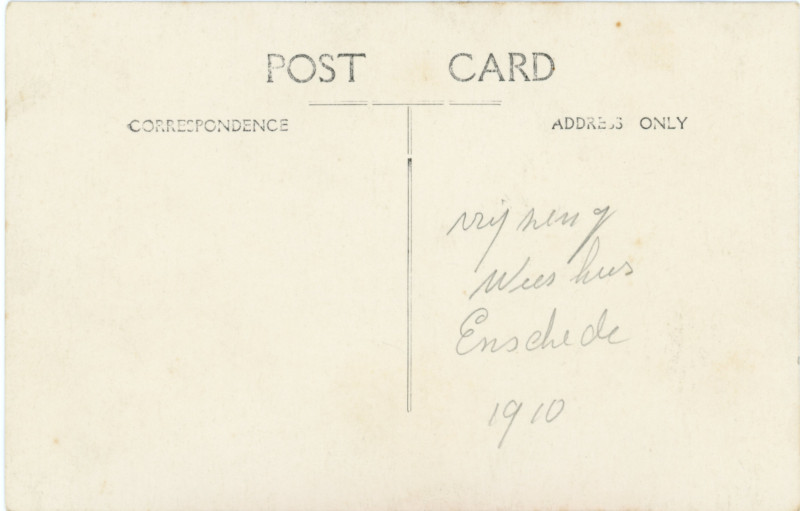 weeshuis achterkant foto 1910.jpg