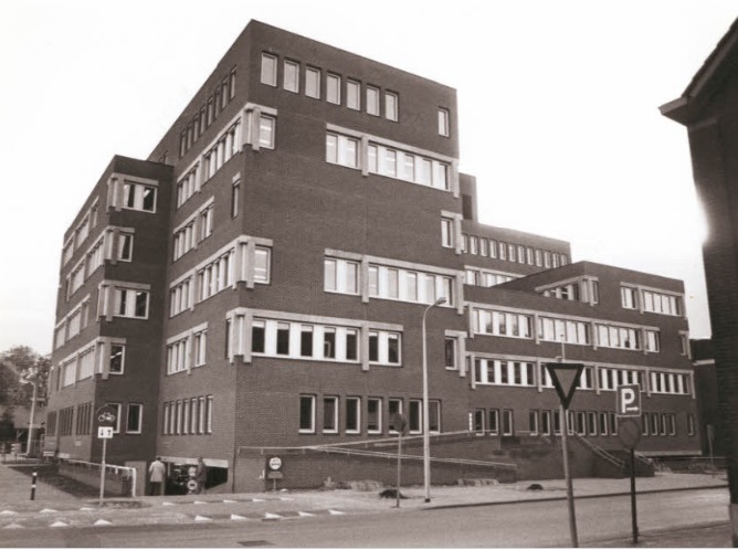 Molenstraat 50 Net opgeleverde OWV gebouw de Noordmolen. okt. 1983.jpg