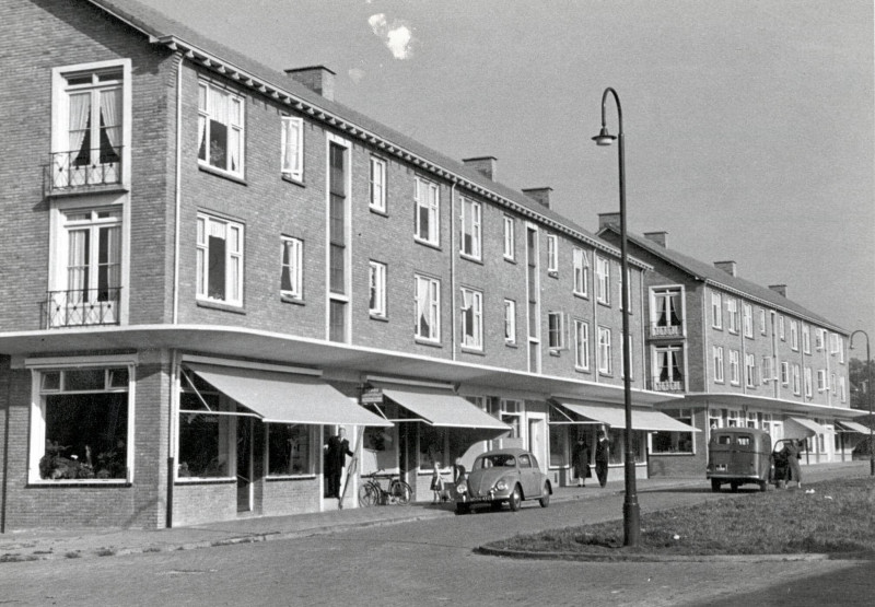 Ribbelerbrinkstraat 15-17 winkels 1955.jpg