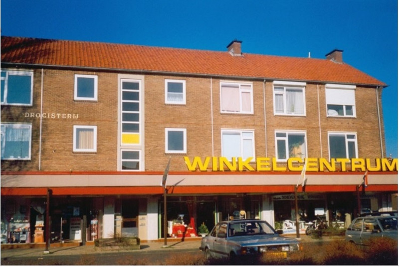 Ribbelerbrinkstraat 27 Winkelcentrum Ribbelt. ook met drogisterij.jpg