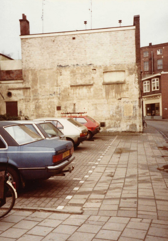 van Lochemstraat 1 zijmuur vrouwenboekhandel 't Wicht op hoek Oldenzaalsestraat 1982.jpg