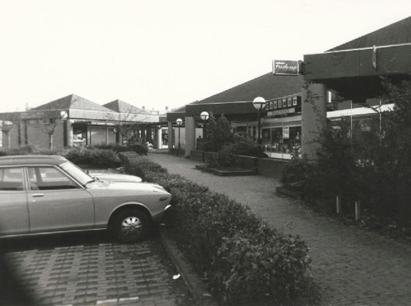 Rijnstraat Winkelcentrum Deppenbroek met o.a Covinet drankenservice.jpeg