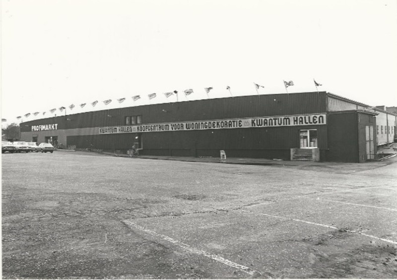 Lage Bothofstraat 175 Supermarkt Profimarkt en Kwantum in de vm. fabriekspanden van Van Heek & Co. 19-3-1980.jpg