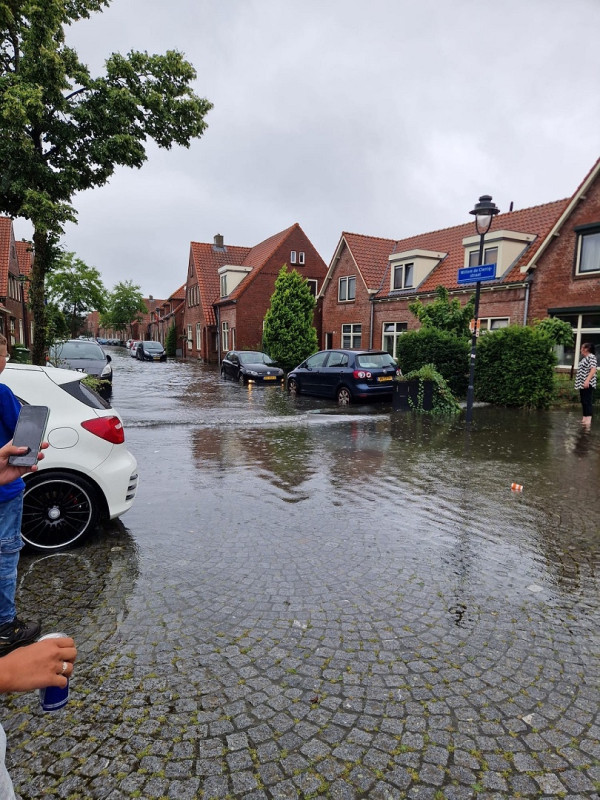 Willem de Clerqstraat Pathmos wateroverlast na regenbui 12-7-2024.jpg