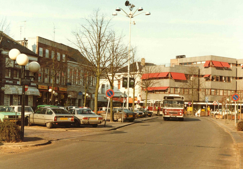 Markt 6-7 hoek Marktstraat 1 fotozaak Trinity. feb. 1981.jpg