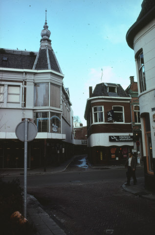 Marktstraat 8-10 Vanuit de Walstraat richting Stadsgravenstraat. Met Interlance Uitzendbureau en Resink 1978.jpeg