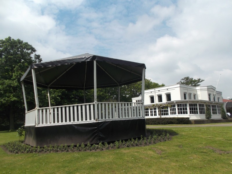 Volkspark muziekkoepel en restaurant.JPG