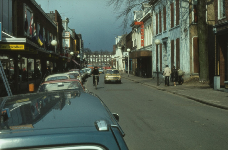 Oldenzaalsestraat 39 Winkels links Evro Uitzendbureau, Nijenhuis, Bertus Workel, Melching en Van Ulzen jaren 70.jpeg