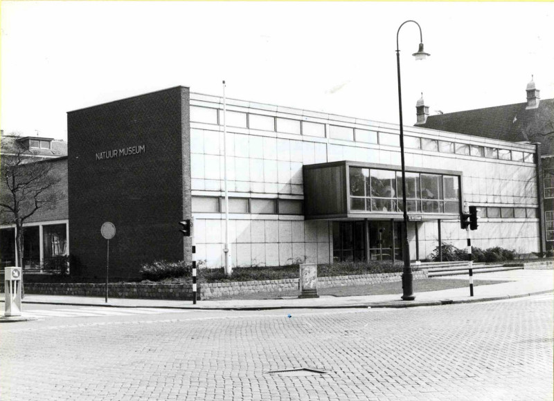 De Ruyterlaan 19 hoek M.H. Tromplaan 19 Het Natuurmuseum 1970.jpg