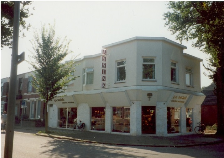 Wooldriksweg 47  hoek Atjehstraat Lampenwinkel Assink.jpg
