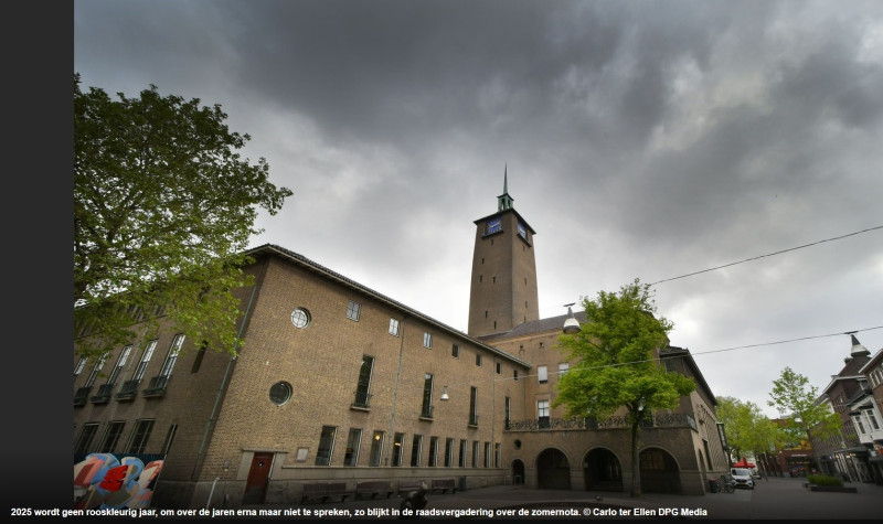 Langestraat 24 donkere wolken boven stadhuis 2024.jpg