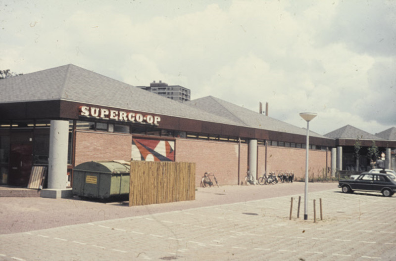 Rijnstraat 84 Superco-op in winkelcentrum Deppenbroek.jpeg