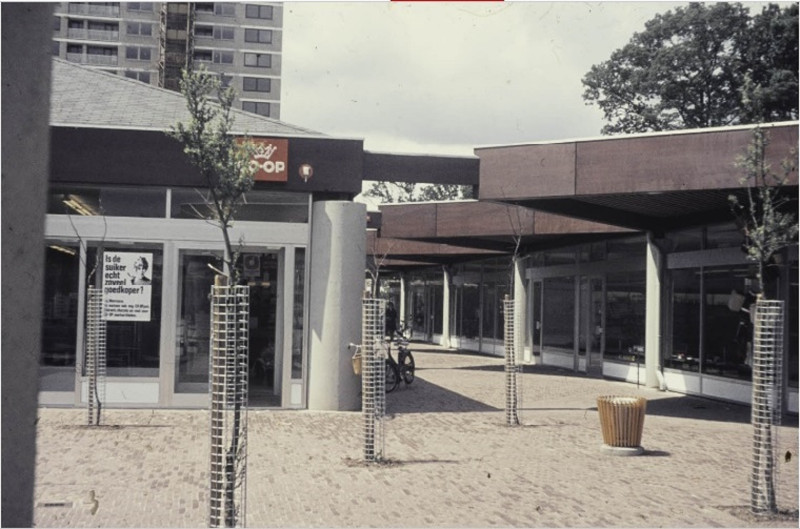 Rijnstraat 84 Winkelcentrum Deppenbroek met supermarkt Co-op.jpg