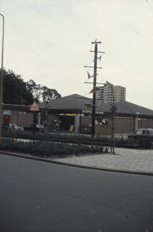 Rijnstraat 84 Winkelcentrum Deppenbroek met Superco-op.jpeg