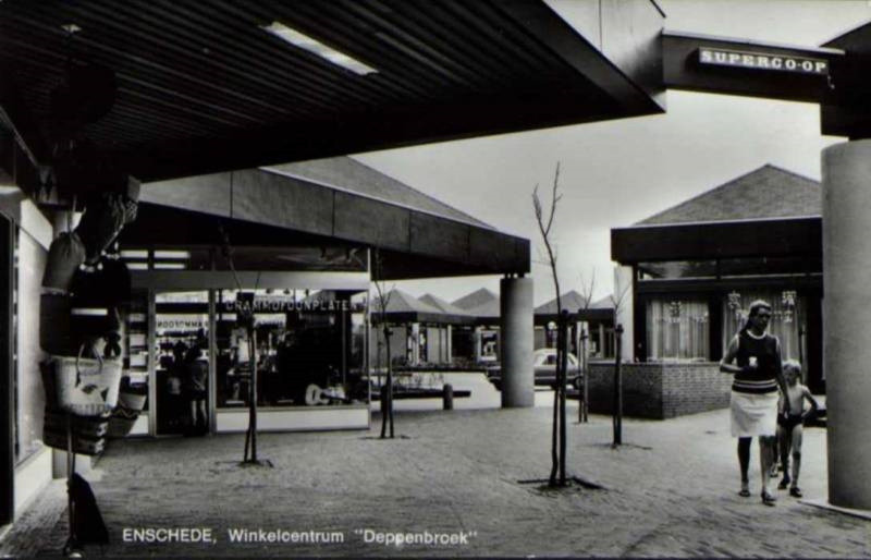 Rijnstraat 84 Deppenbroek winkelcentrum met o.m. supermarkt Co-op.jpg