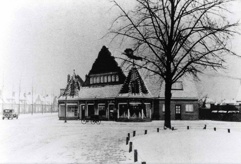 Pathmossingel 106-108 winkelpanden hoek Sterkerstraat 1931.jpg