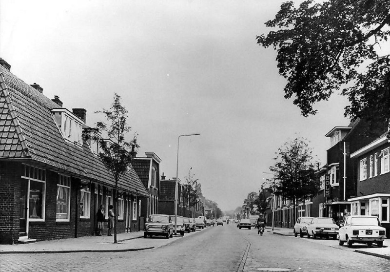 Roomweg 6 rechts slijterij van Brandwijk.jpg