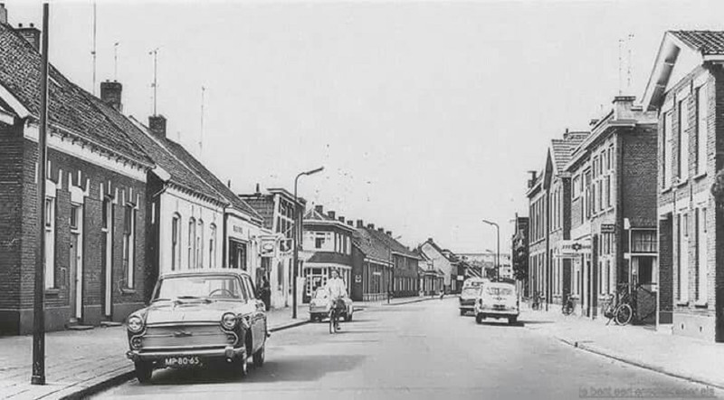 Voortsweg 25-27 links sigarenwinkel.jpg