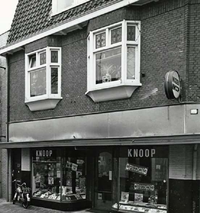 Oldenzaalsestraat 21 hoek Noorderhagen 80 muziekhandel Knoop.jpg