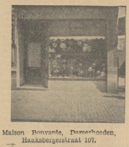 Haaksbergerstraat 107 Maison Bonvanie Dameshoeden krantenfoto Tubantia 19-6-1934.jpg