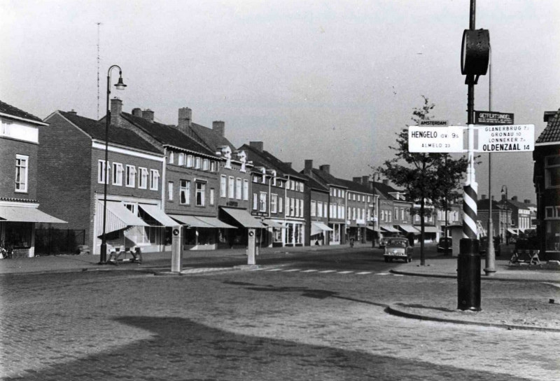 Haaksbergerstraat 354-358 kruispunt Getfertsingel. Voorstad 1955.jpg