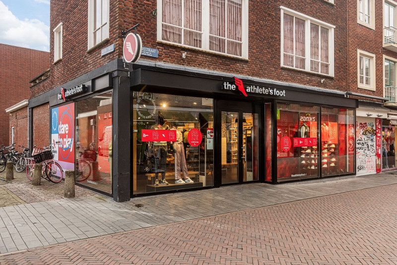 Raadhuisstraat 9 schoenenzaak The Athlete's Foot.jpg