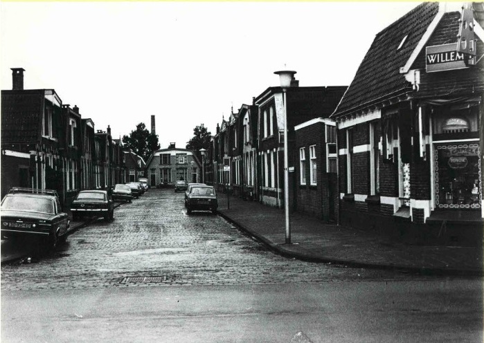Bankastraat 31 Vanaf Kuipersdijk 146 richting Billitonstraat 1978.jpg