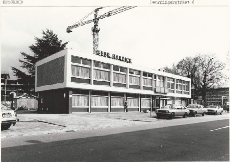 Deurningerstraat 6 Kantoorpand van Gebr. Hardick. 2-4-1980.jpg